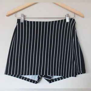 💎 Urban Heritage | BnW Skort